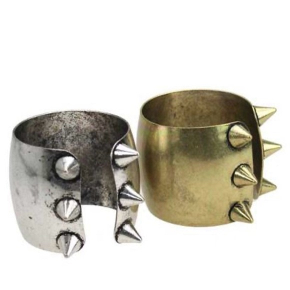 Spike Cuff Bracelet (available in gold only!) - Picture 4 of 9